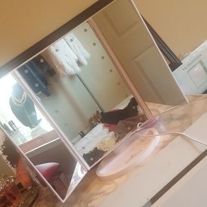 Touch trifold vanity mirror